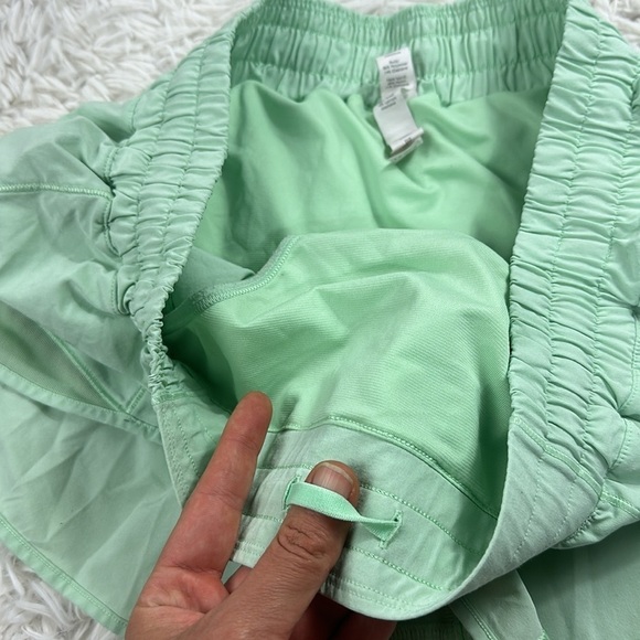 Lululemon Hotty Hot Short II *2.5" Citra Lime - Picture 4 of 10